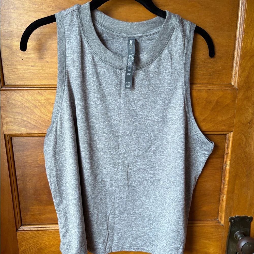 Vuori Light Gray Energy Tank